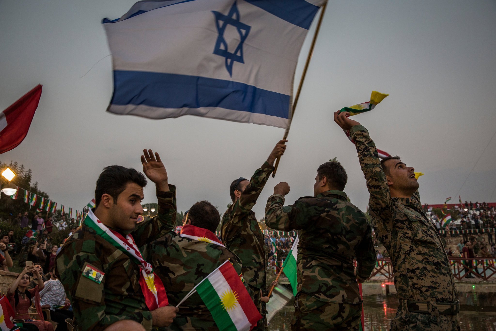 تصویر نیویورک تایمز: پیشمرگه با پرچم اسرائیل