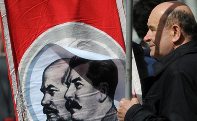 مارش چپ: روسیه دوباره به یاد می‌آورد که زندگی در دوران سوسیالیسم چگونه بود – و این موضوع دولت را به‌شدت آزار می‌دهد